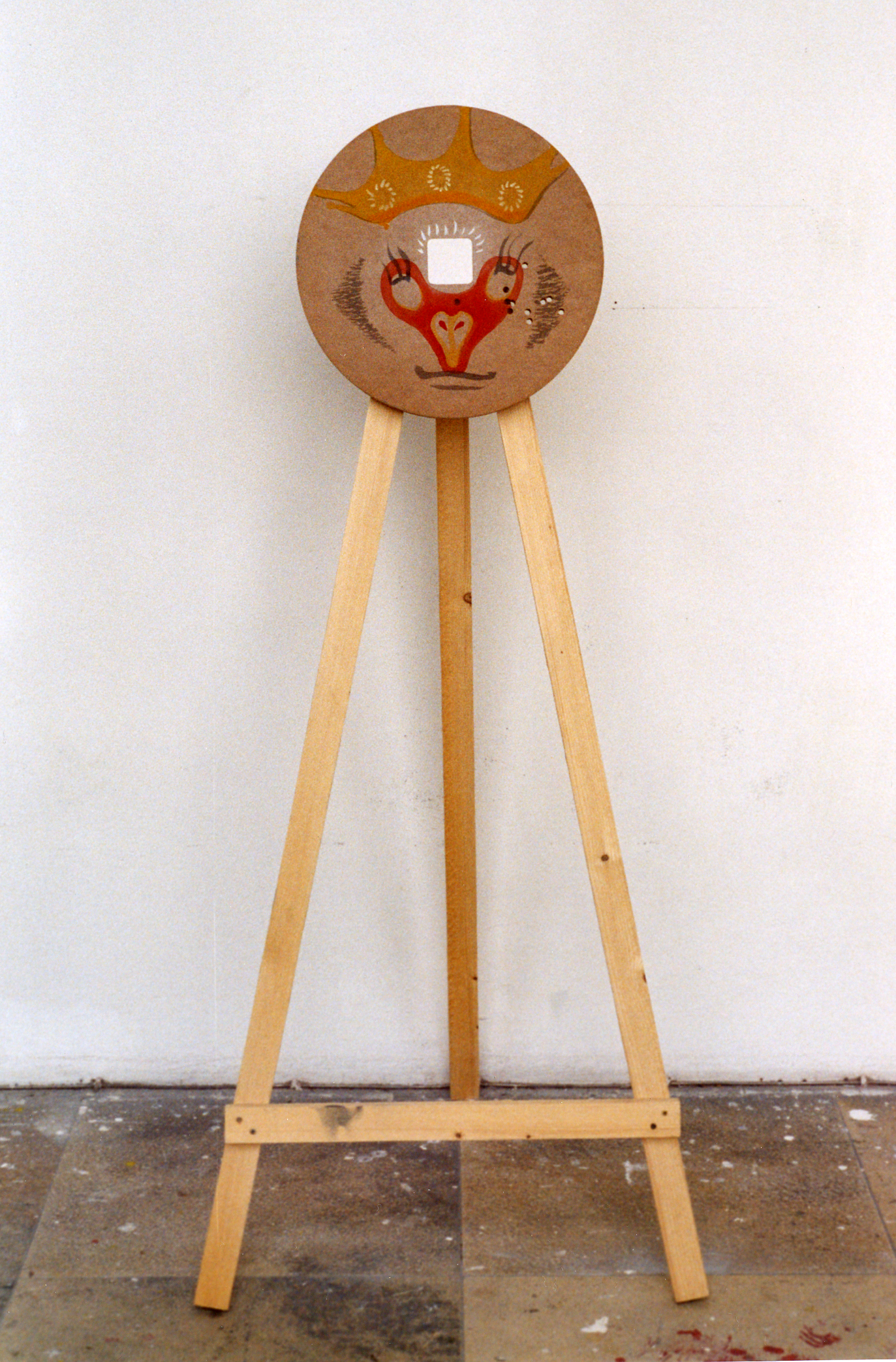 Bemalte Holzscheibe auf Holzkonstruktion, Painting on a round woodboard, mounted on a woodconstruction