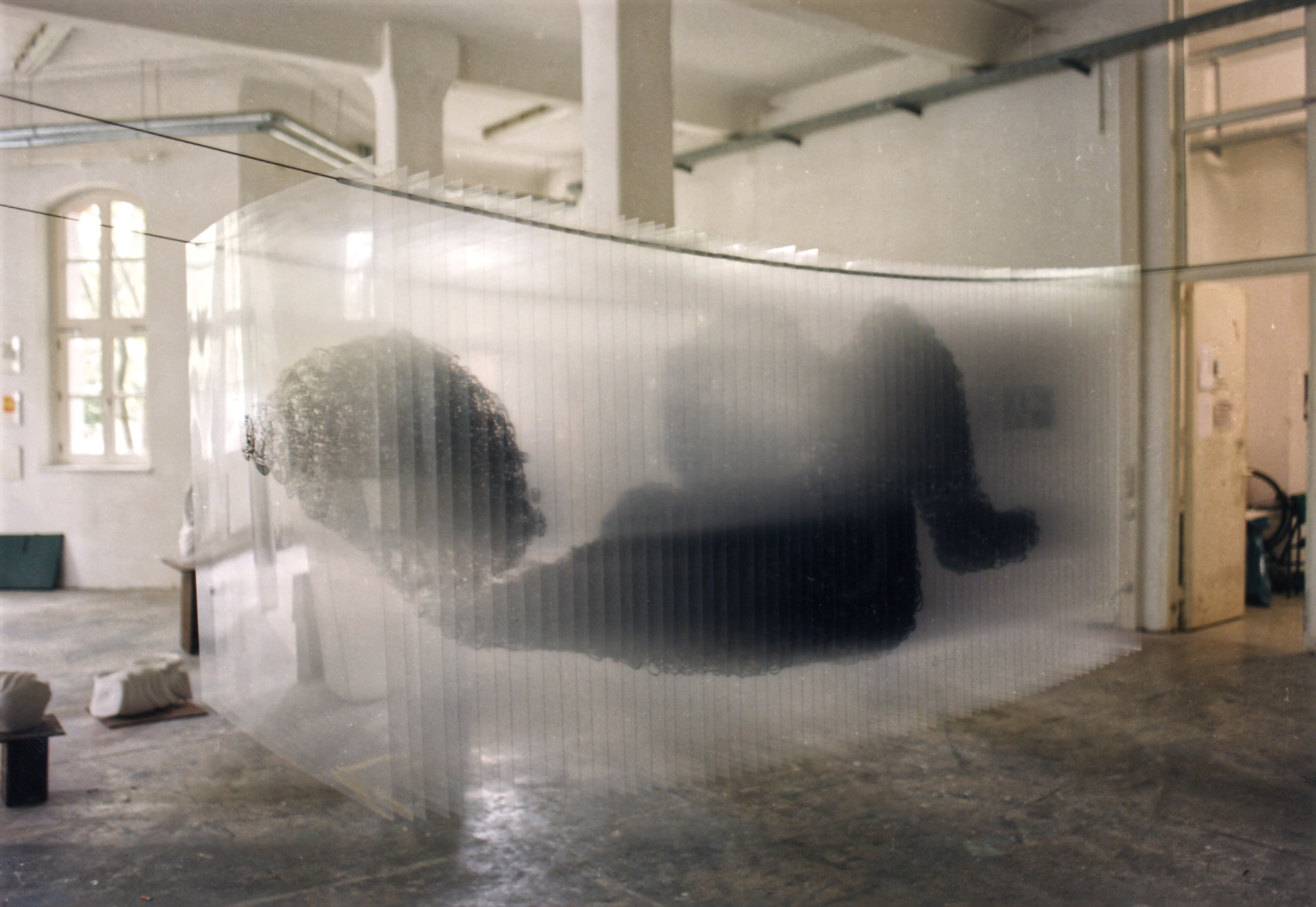 Der Embryo, Totalansicht in der HbK Braunschweig, 2000.