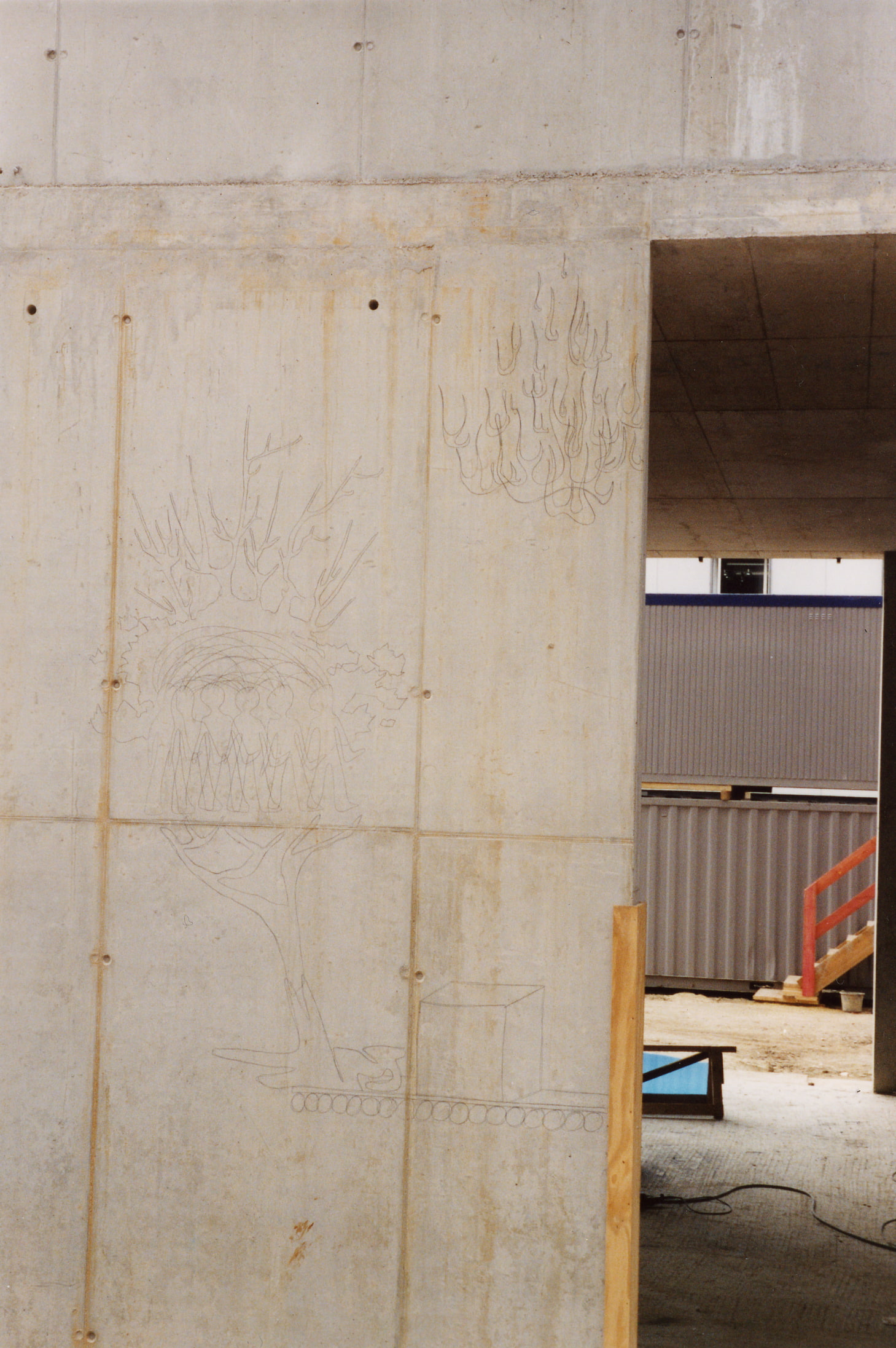 Wandbild auf Himmelblau Architektur, neue Akademiegebäude 2004, Soundinstallation von Sebastian Giussani (nicht sichtbar auf Fotos)